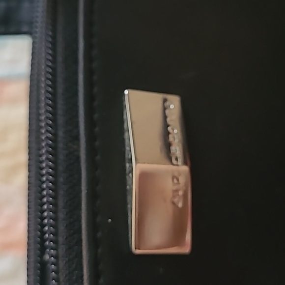 Liz Claiborne black purse - Picture 2 of 5